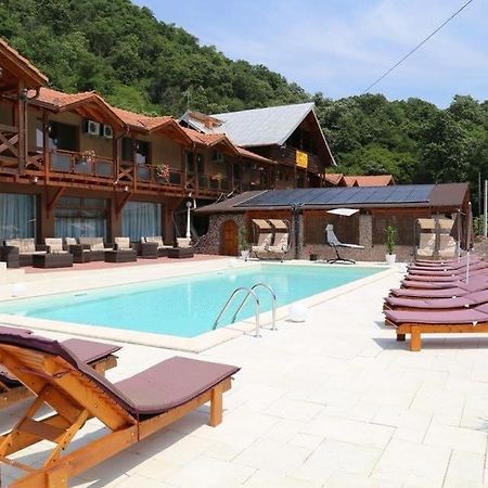 Pensiunea Deian Moldova Noua Exterior foto