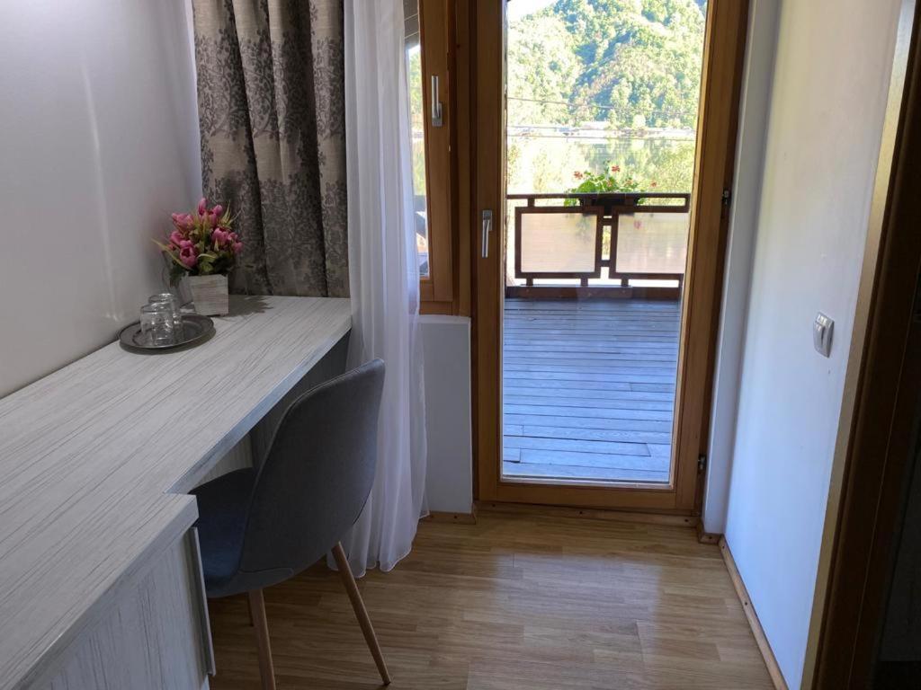 Pensiunea Deian Moldova Noua Exterior foto