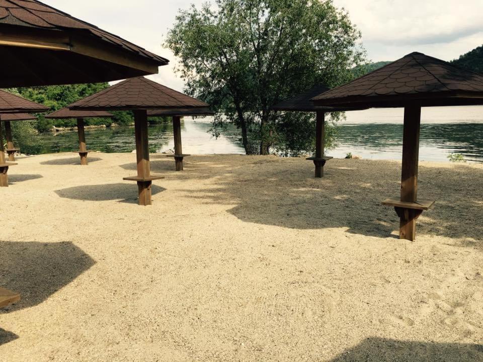 Pensiunea Deian Moldova Noua Exterior foto