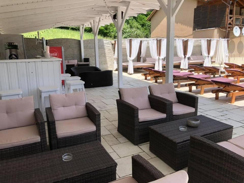 Pensiunea Deian Moldova Noua Exterior foto