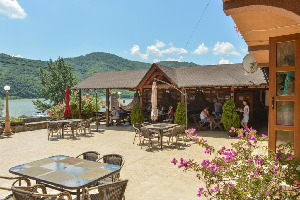 Pensiunea Deian Moldova Noua Exterior foto